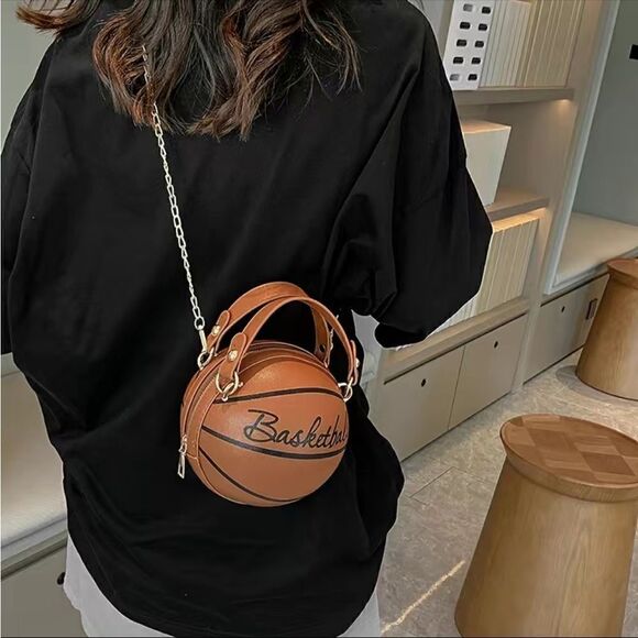🔥🔥 Adorable mini basketball, purse measurements, in pictures. Fits alot. - Picture 2 of 10